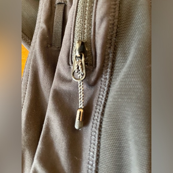 Lululemon crop mesh on bottom legging 8 - Picture 9 of 9